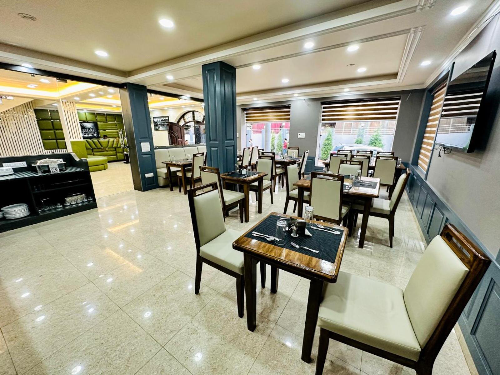 Srinagar Group Of Hotels Экстерьер фото
