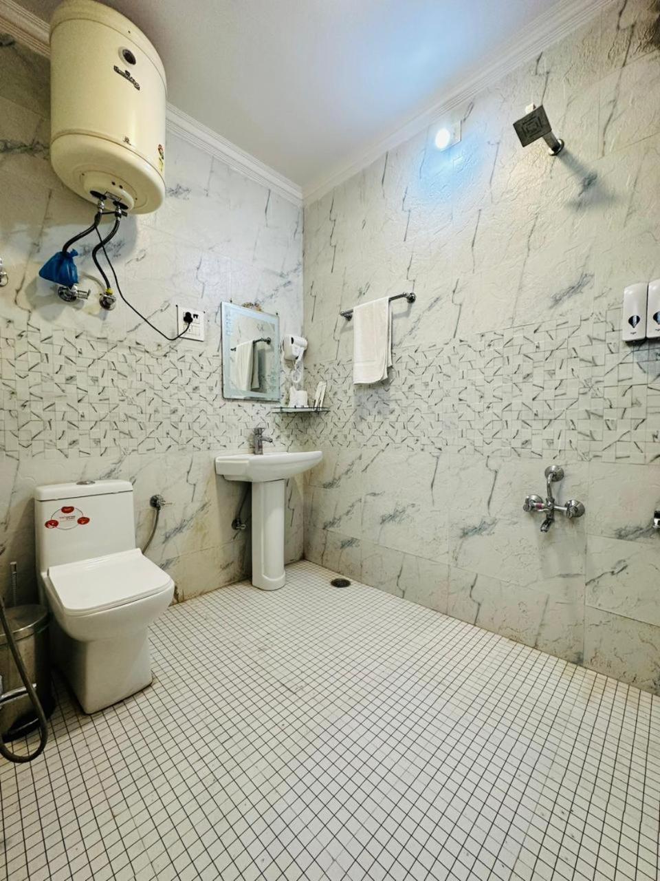 Srinagar Group Of Hotels Экстерьер фото